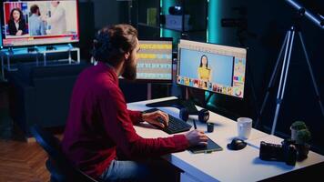 foto editor color de corrección fotografias en creativo estudio utilizando gráfico tableta, foque abajo disparo. fotógrafo seleccionando mejor imágenes para editorial contenido utilizando aguja en pantalla táctil dispositivo video