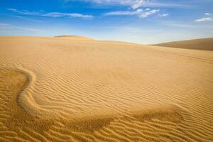 blanco arena dunas en amanecer, mui nordeste, Vietnam foto