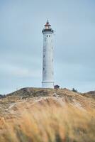 faro en el dunas de Dinamarca foto