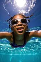 ai generado hermosa joven hembra nada en piscina con polarizador Gafas de sol foto