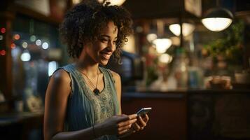 ai generado un mujer sonriente a su teléfono mientras participación eso arriba a un pago terminal a un Tienda revisa foto