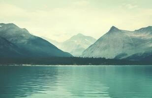 AI generated a lake with the mountains and water surrounding it photo