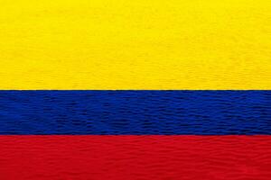 bandera de república de Colombia en un texturizado antecedentes. concepto collage. foto