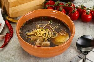 japonés miso sopa con pollo foto