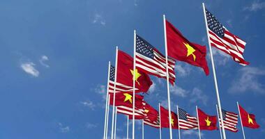 Unidos estados e Vietnã bandeiras acenando juntos dentro a céu, desatado ciclo dentro vento, espaço em esquerda lado para Projeto ou Informação, 3d Renderização video