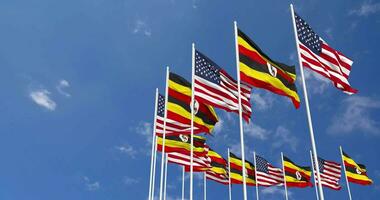 vereinigt Zustände und Uganda Flaggen winken zusammen im das Himmel, nahtlos Schleife im Wind, Raum auf links Seite zum Design oder Information, 3d Rendern video
