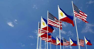 unito stati e Filippine bandiere agitando insieme nel il cielo, senza soluzione di continuità ciclo continuo nel vento, spazio su sinistra lato per design o informazione, 3d interpretazione video