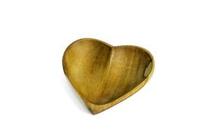 en forma de corazon de madera cuenco en y blanco antecedentes foto