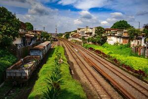 ver de el tren pistas a el malang ciudad estación, este Java. foto