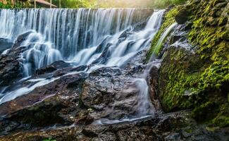 ka ang agua otoño pequeño Talla cascada ,najon nayok, tailandia foto