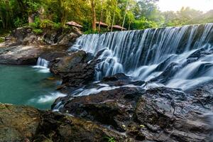 ka ang agua otoño pequeño Talla cascada ,najon nayok, tailandia foto