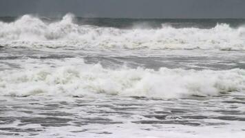 san diego pesado olas navegar antes de tormenta de lluvia video