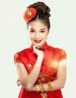 ai generado hermosa chino mujer en tradicional cheongsam vestir foto