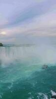 touristique bateau dans niagara rivière, niagara chutes tourisme video