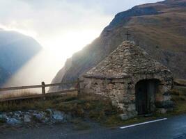 a small stone building photo