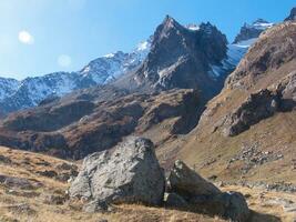 a mountain range photo