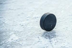 negro hockey disco mentiras en hielo a estadio foto