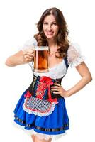 hermosa joven morena niña de Oktoberfest cerveza Stein foto