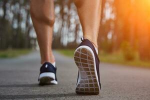 correr en el bosque foto