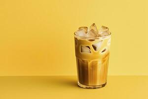 ai generado con hielo latté en amarillo antecedentes. ai generado foto