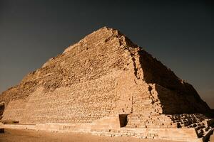 famoso egipcio pirámides de giza. paisaje en Egipto. pirámide en desierto. África. preguntarse de el mundo foto