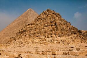 famoso egipcio pirámides de giza. paisaje en Egipto. pirámide en desierto. África. preguntarse de el mundo foto