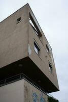 fachada de un edificio con azul cielo foto