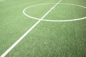 fútbol campo con blanco líneas foto