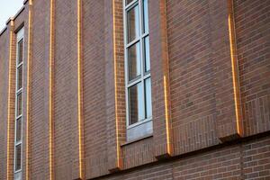 detalle de un moderno Alto edificio con ventanas foto