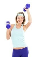 deportivo mujer hacer ejercicio con pesos foto
