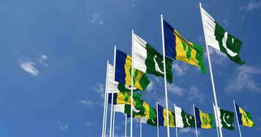 Pakistan en heilige vincent en de grenadines vlaggen golvend samen in de lucht, naadloos lus in wind, ruimte Aan links kant voor ontwerp of informatie, 3d renderen video