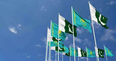 pakistan och kazakhstan flaggor vinka tillsammans i de himmel, sömlös slinga i vind, Plats på vänster sida för design eller information, 3d tolkning video