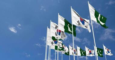 Pakistán y sur Corea banderas ondulación juntos en el cielo, sin costura lazo en viento, espacio en izquierda lado para diseño o información, 3d representación video