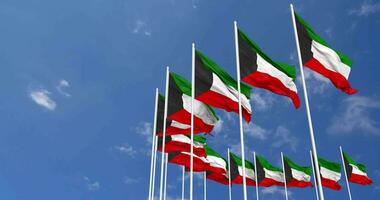 Kuwait banderas ondulación en el cielo, sin costura lazo en viento, espacio en izquierda lado para diseño o información, 3d representación video