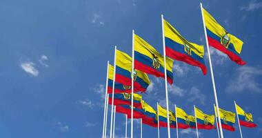 Ecuador banderas ondulación en el cielo, sin costura lazo en viento, espacio en izquierda lado para diseño o información, 3d representación video