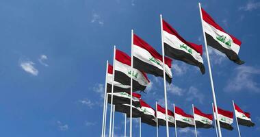 irak flaggor vinka i de himmel, sömlös slinga i vind, Plats på vänster sida för design eller information, 3d tolkning video