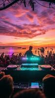 ai generado un DJ cabina en el playa con un multitud de personas bailando y teniendo divertido en el antecedentes foto