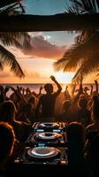 ai generado un DJ cabina en el playa con un multitud de personas bailando y teniendo divertido en el antecedentes foto