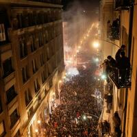 ai generado el calles son lleno con juerguistas, envuelto en calentar abrigos, sombreros, y bufandas foto