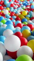 färgglada bollar i en lekplats för barn inomhus video