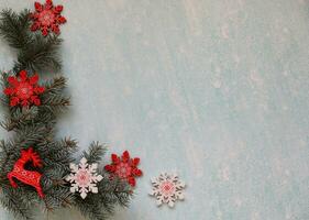 azul invierno antecedentes con Navidad decoraciones y Copiar espacio foto