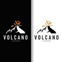 volcán logo ilustración silueta diseño volcán montaña en erupción con sencillo rocas y lava vector