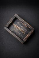vacío rectangular de madera cuchillería caja en texturizado hormigón antecedentes foto