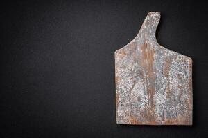 Empty wooden cutting board for preparing ingredients for preparing a delicious dish photo