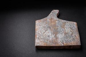 Empty wooden cutting board for preparing ingredients for preparing a delicious dish photo