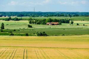 un granja en el campo foto