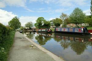 A view of the Shropshire Union Canal at Whitchurch photo