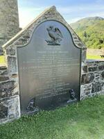 Escocia en el Reino Unido en 30 agosto 2021. un ver de el bonnie Príncipe charlie Monumento en el costas de lago escudo foto