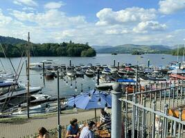 Windermere en el Reino Unido en 7 7 julio 2023. un ver de lago Windermere desde arqueamiento foto