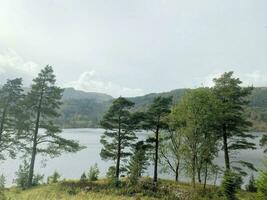 un ver de el lago distrito cerca keswick en un nublado día foto